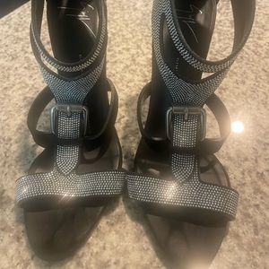 giuseppe zanotti 4” heels